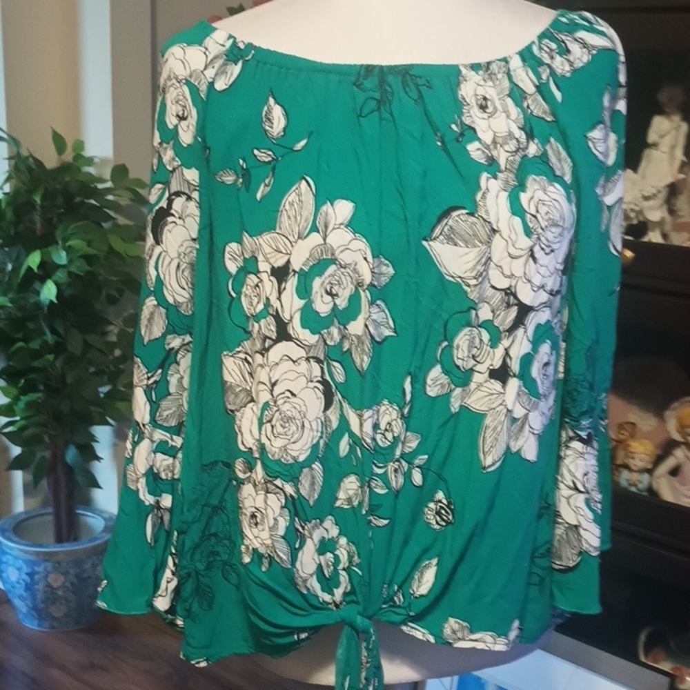 A New Est 1946 Blouse Size XL